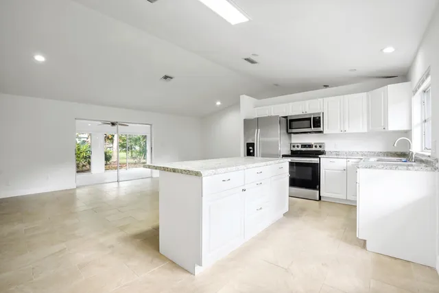 $299,900 | 6802 Ocala Avenue, Fort Pierce, FL 34951