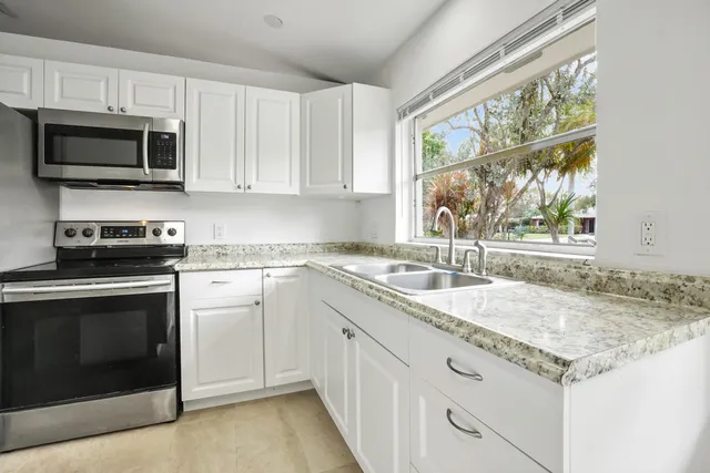 $299,900 | 6802 Ocala Avenue, Fort Pierce, FL 34951