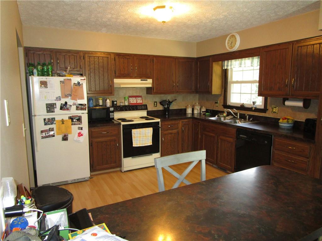 2872 Gull Lane Transfer, PA 16154 - Photo 7 of 26