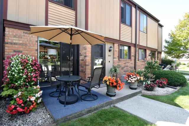 $239,900 | 3913 West College Avenue, Franklin, WI 53221