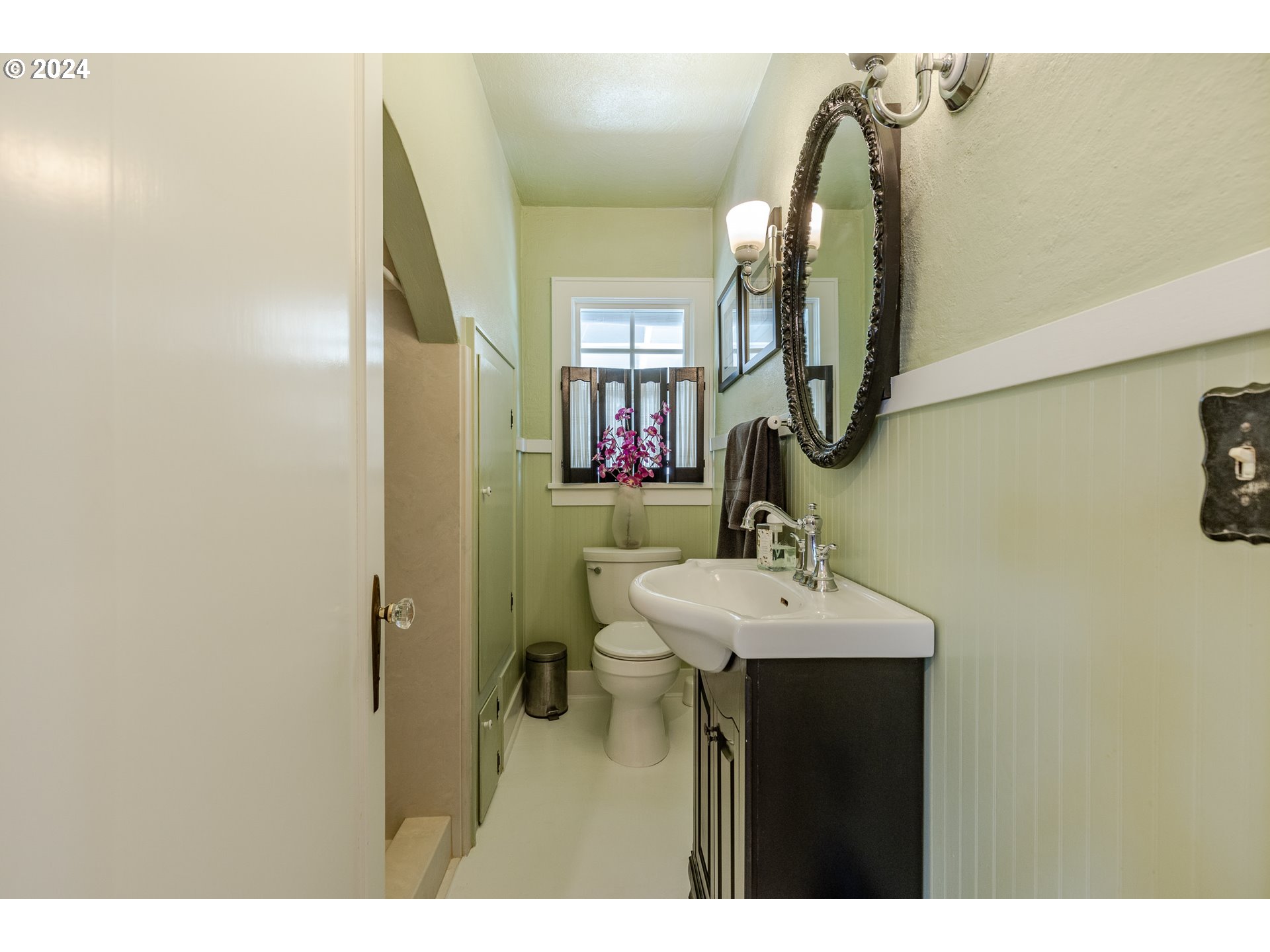 3923 Jasper Road Springfield, OR 97478 - Photo 16 of 48 a bathroom with a sink and a mirror