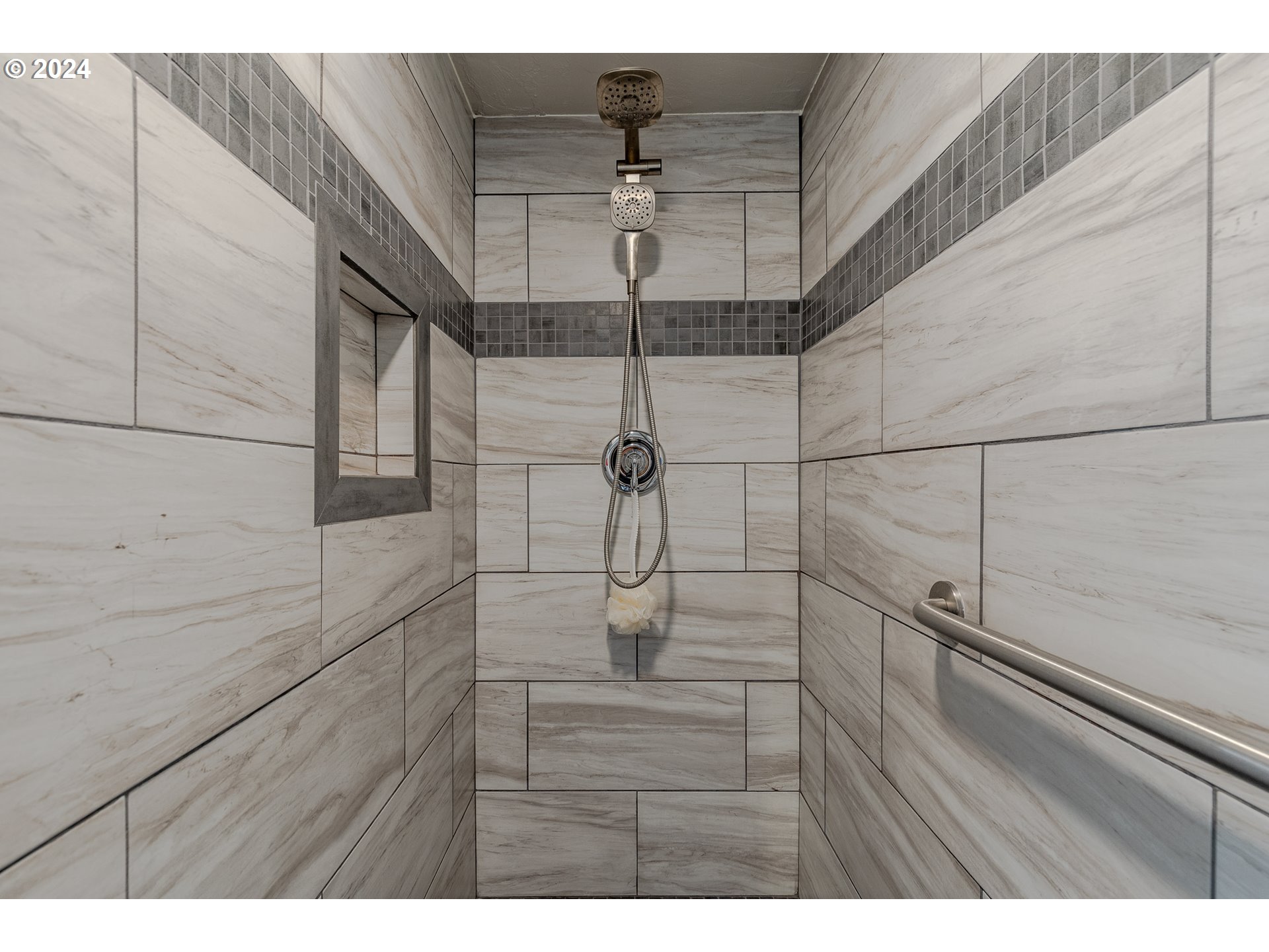3923 Jasper Road Springfield, OR 97478 - Photo 26 of 48 a bathroom with a shower