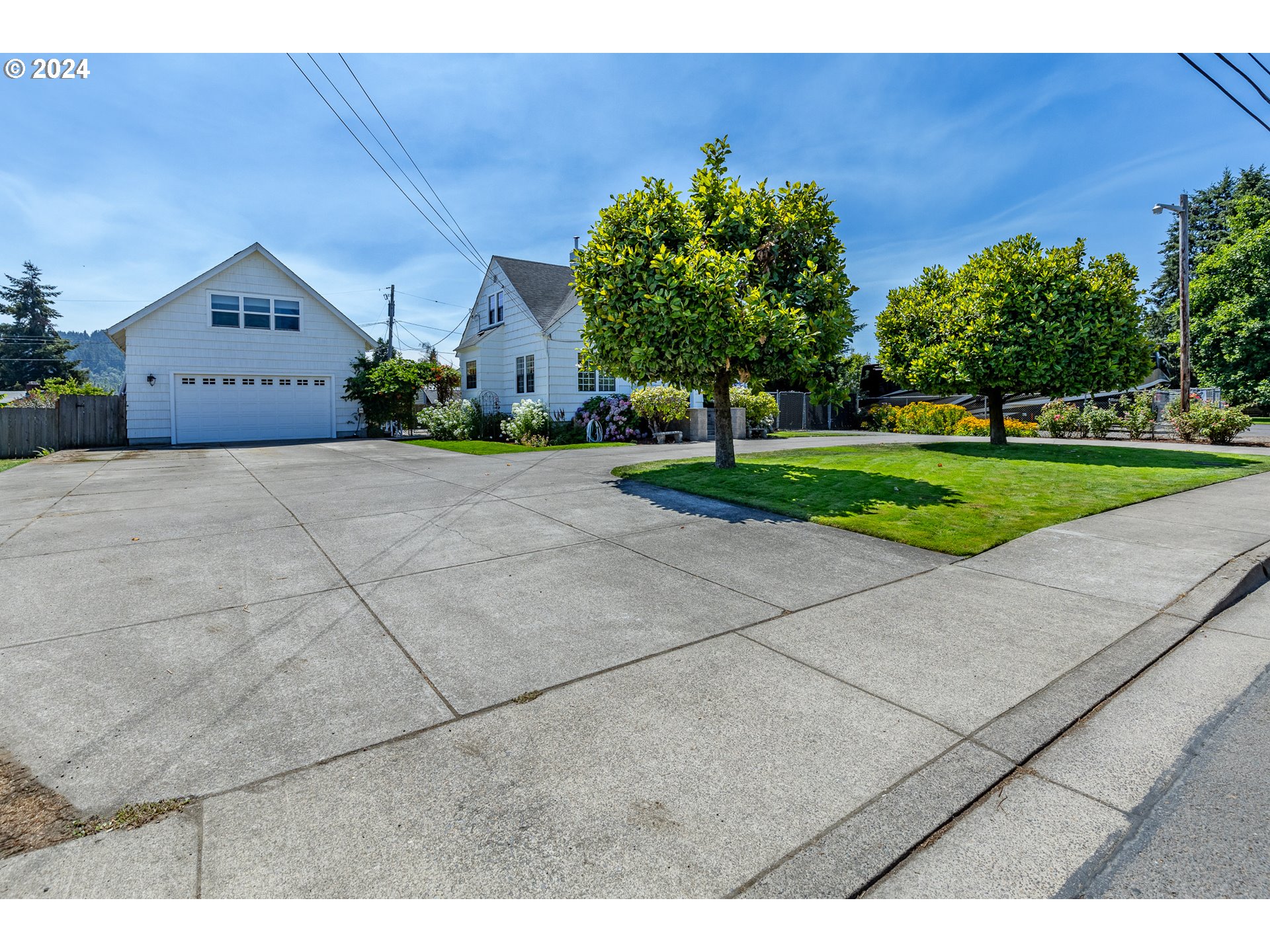 3923 Jasper Road Springfield, OR 97478 - Photo 3 of 48 a house view with a garden space