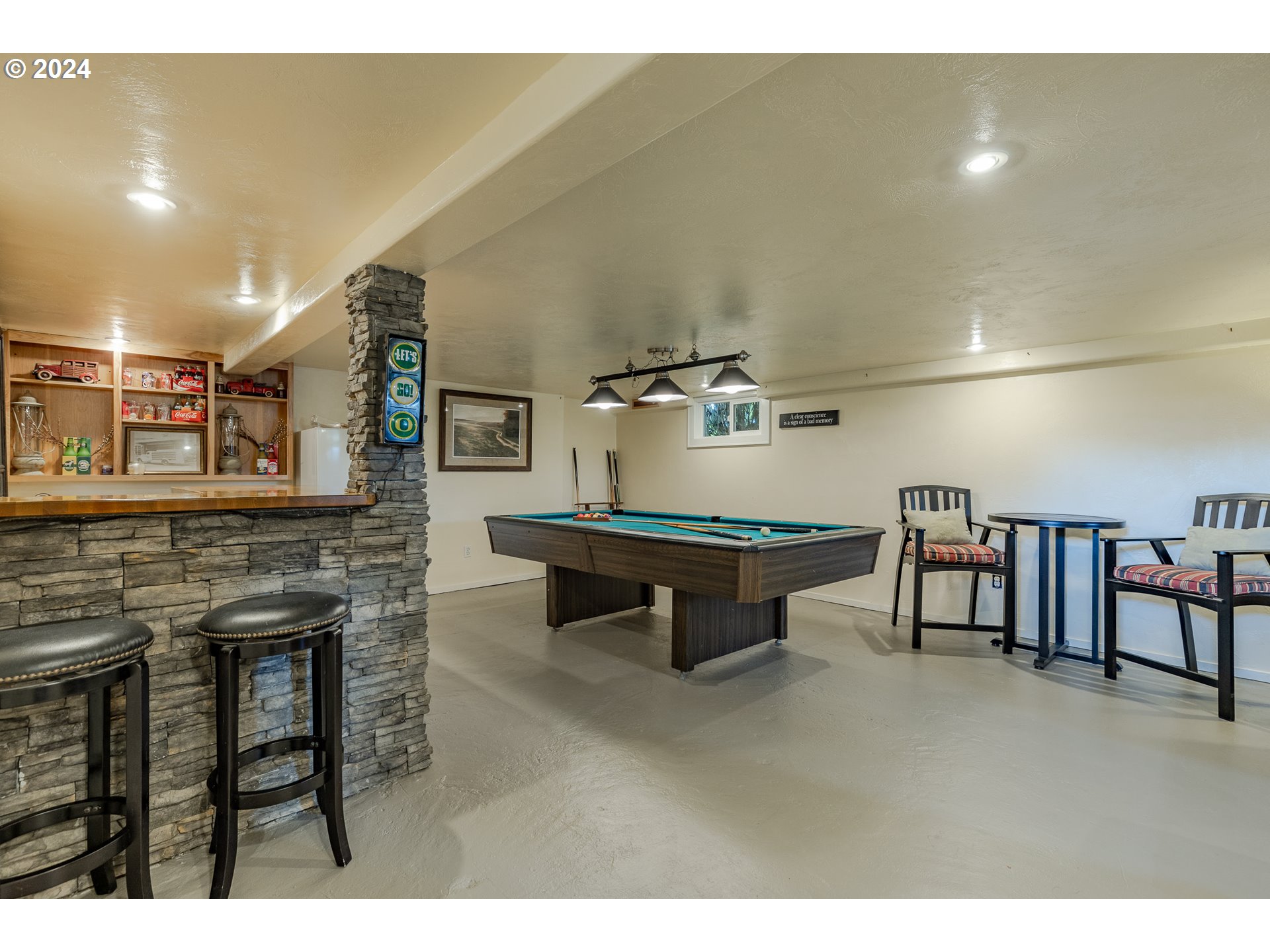 3923 Jasper Road Springfield, OR 97478 - Photo 32 of 48 a lobby with furniture and a wooden floor