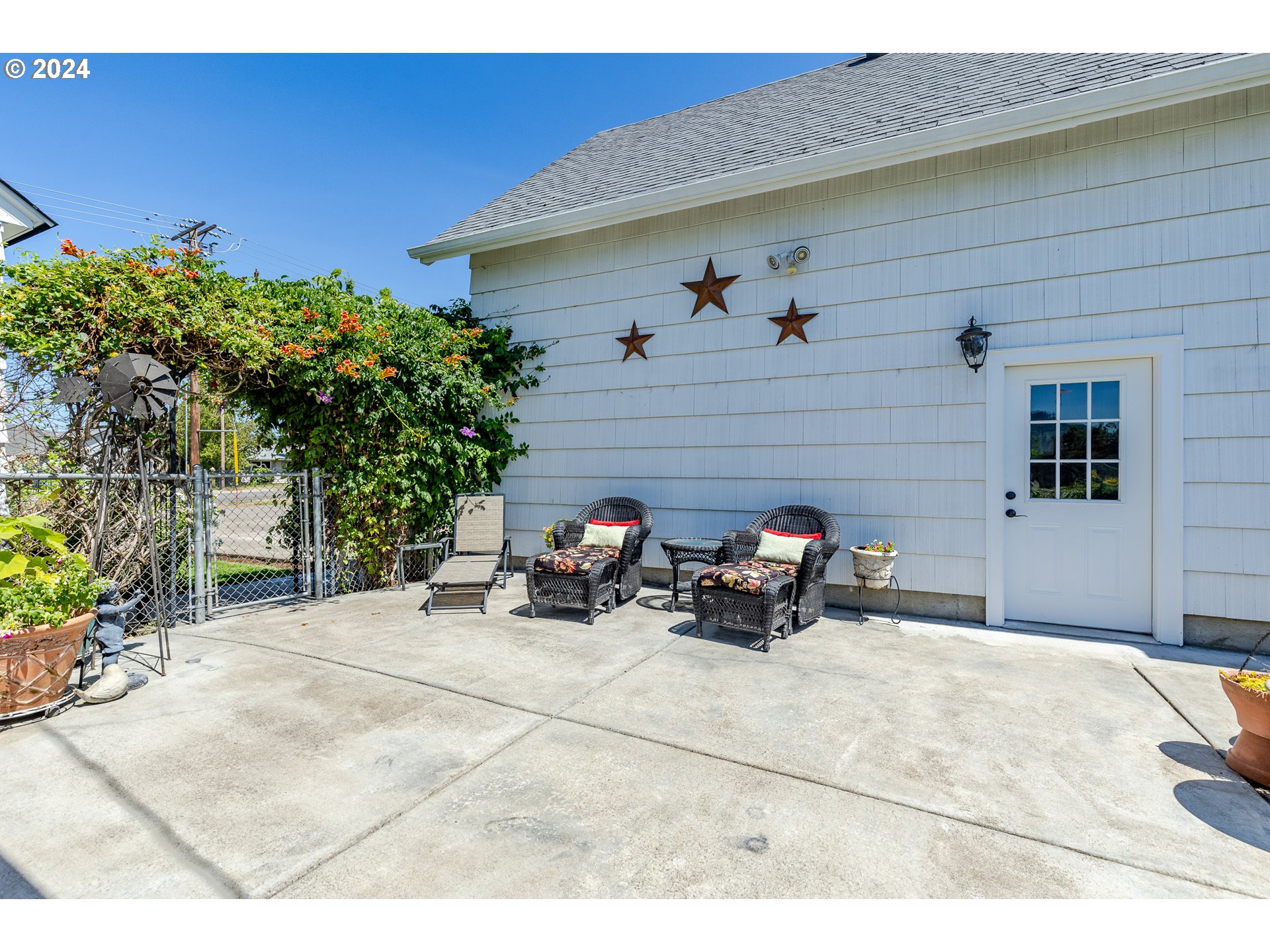 3923 Jasper Road Springfield, OR 97478 - Photo 41 of 48 a view of a patio with table and chairs and potted plants