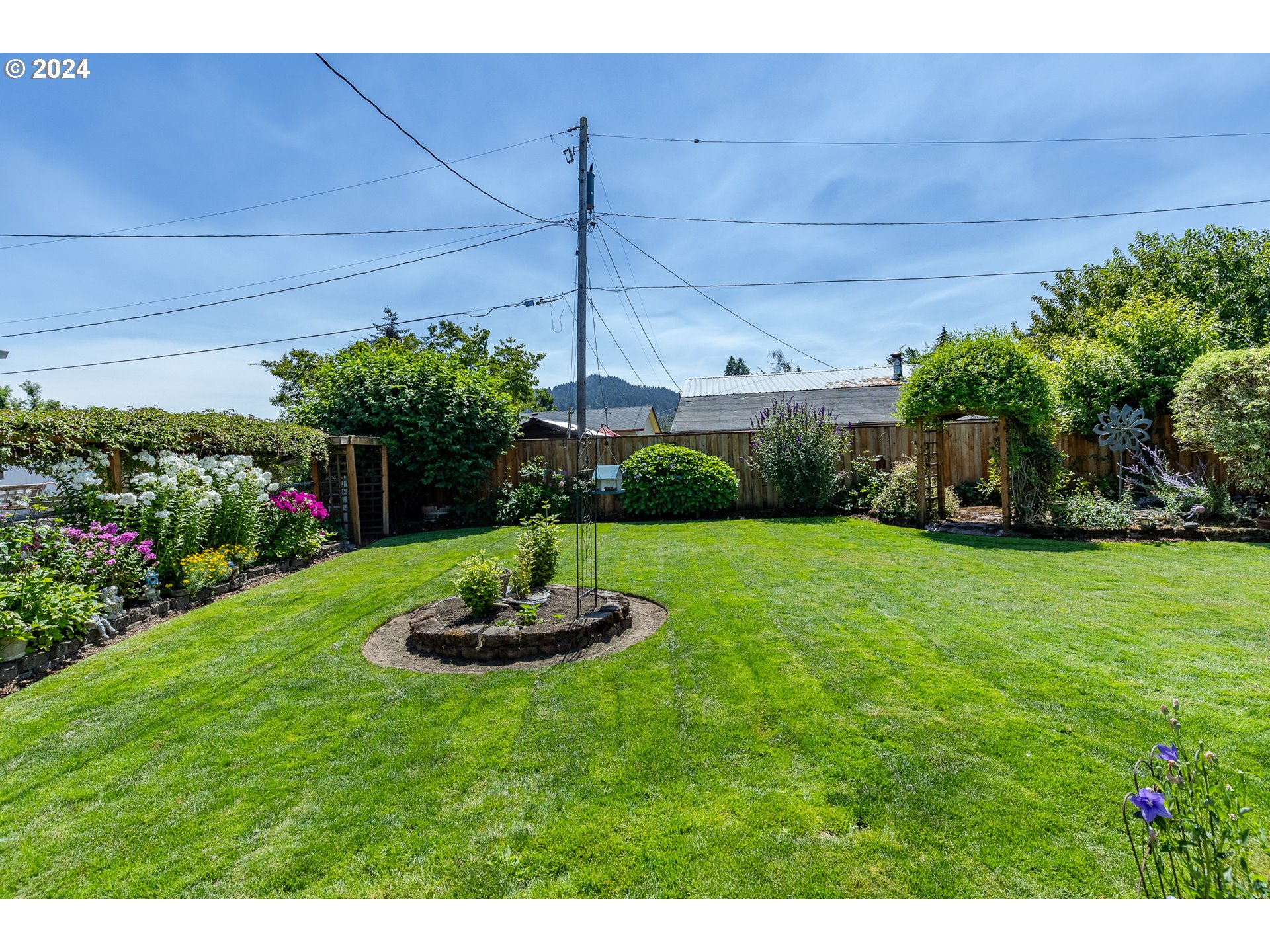3923 Jasper Road Springfield, OR 97478 - Photo 42 of 48 a view of a garden with a flower in a garden