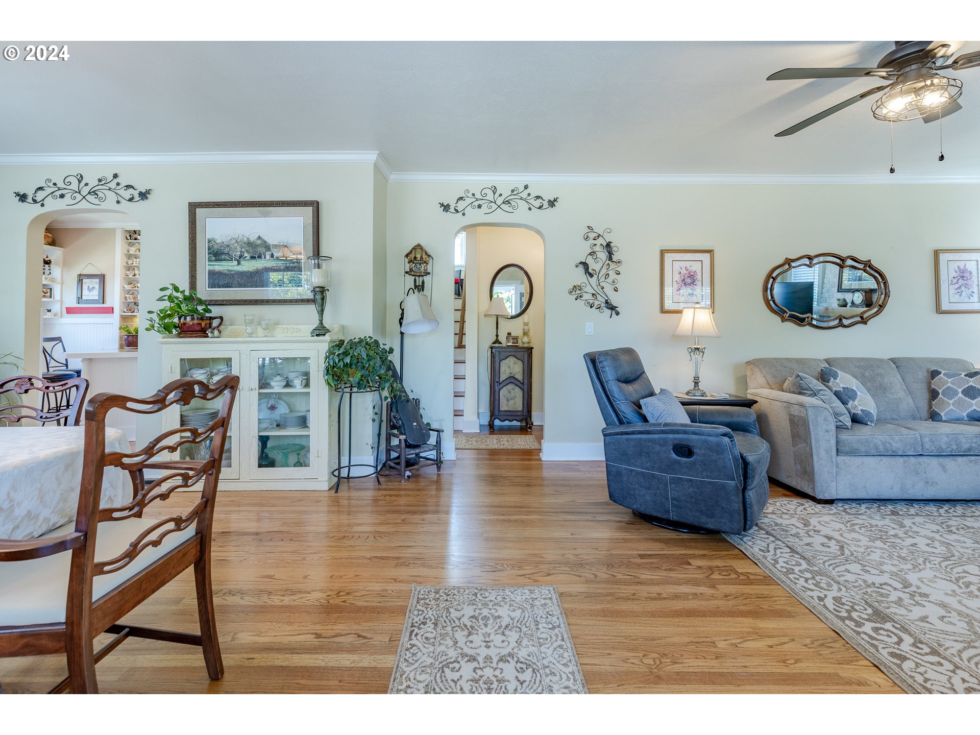 3923 Jasper Road Springfield, OR 97478 - Photo 6 of 48 a living room with furniture and wooden floor