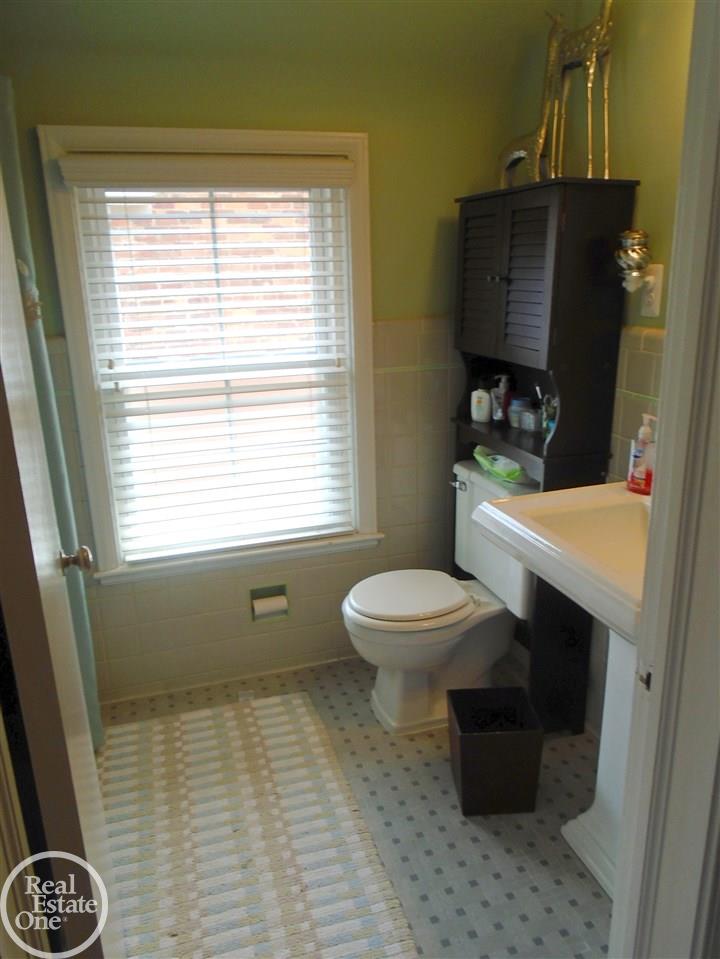 416 Maison Road Grosse Pointe Farms, MI 48236 - Photo 9 of 14