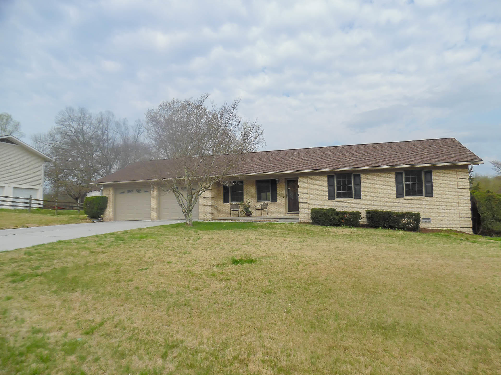 306 South Apache Road Clinton, TN 37716 - Photo 1 of 39 One Level Home