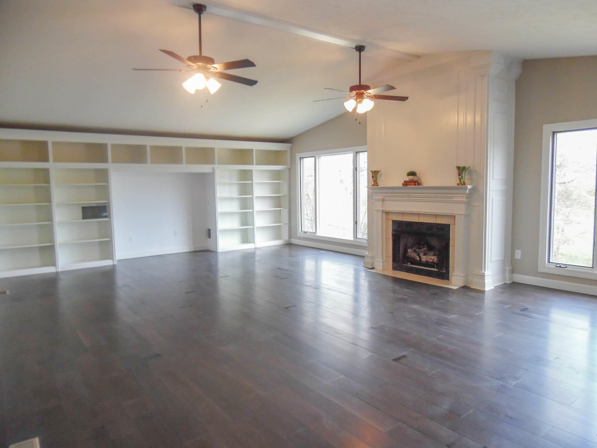 306 South Apache Road Clinton, TN 37716 - Photo 14 of 39 Vaulted Ceiling