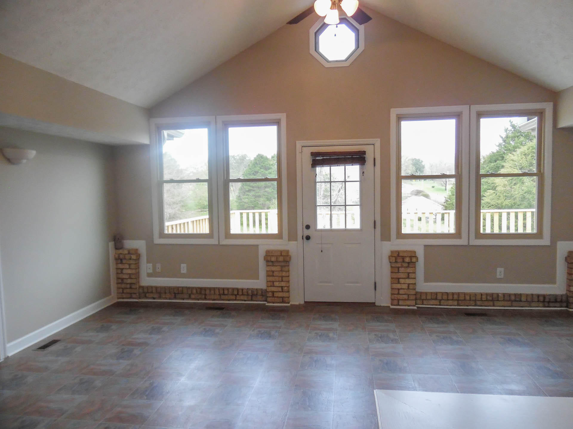 306 South Apache Road Clinton, TN 37716 - Photo 20 of 39 Vaulted Ceilings