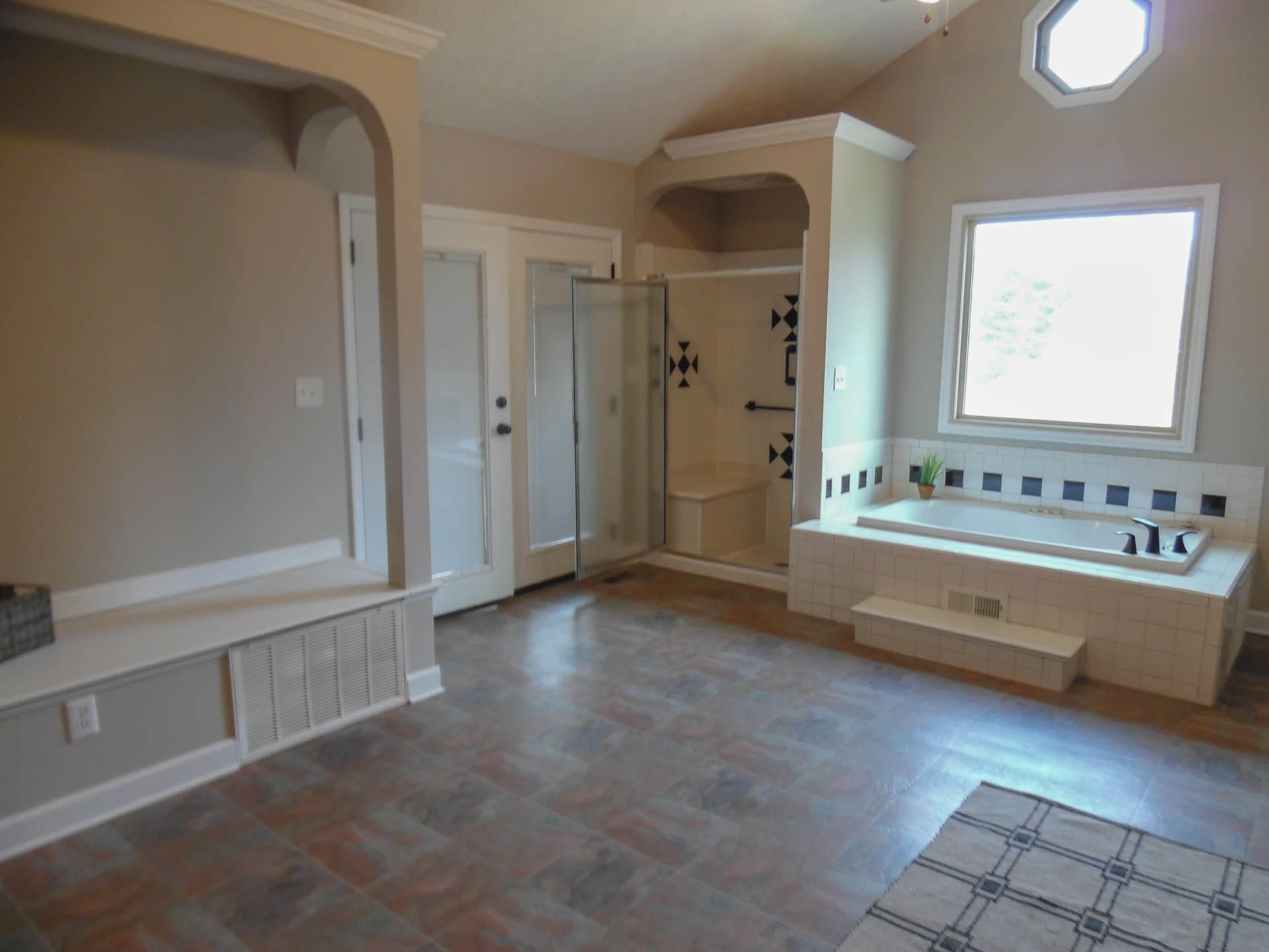 306 South Apache Road Clinton, TN 37716 - Photo 22 of 39 Master Bath