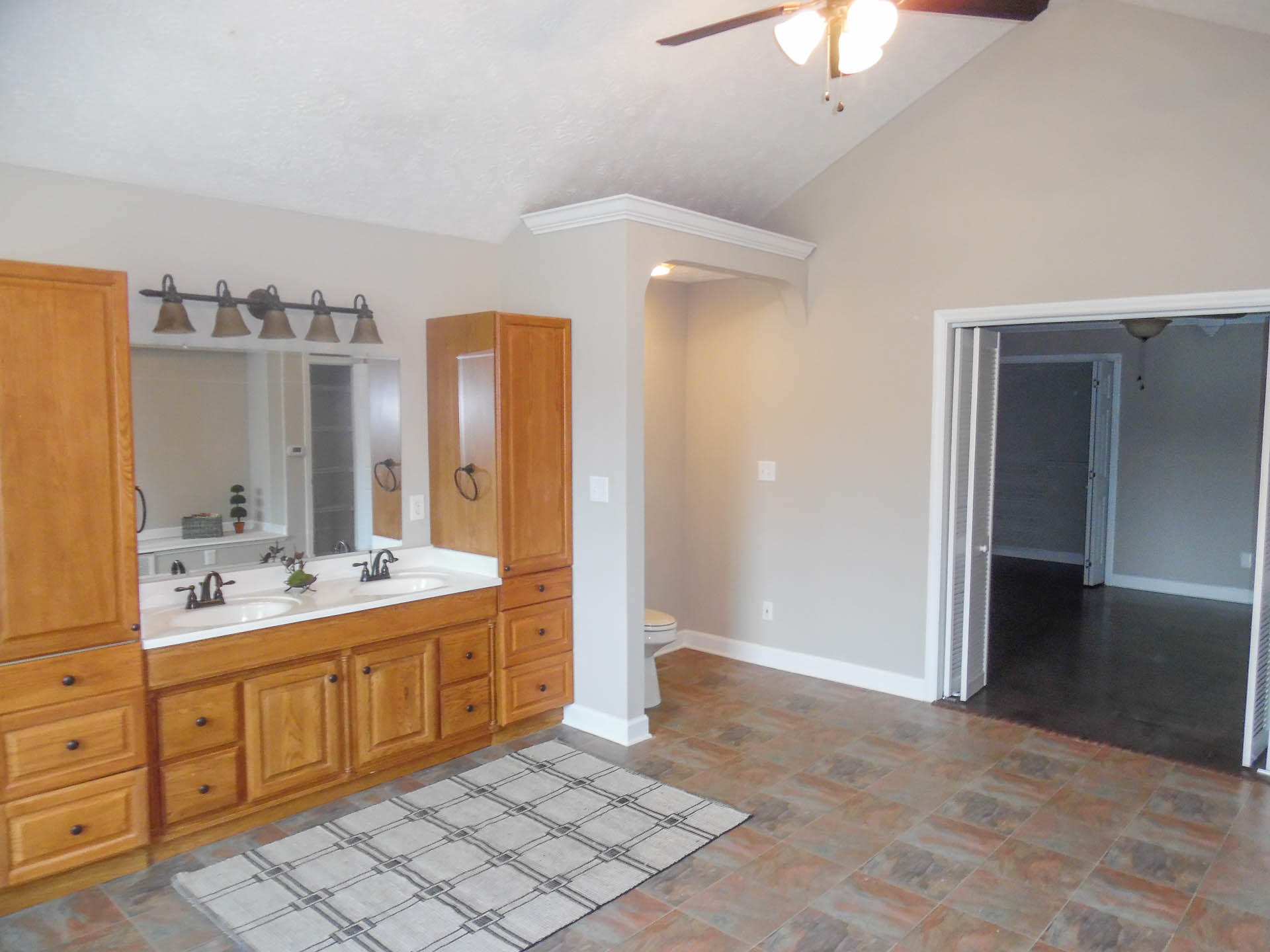 306 South Apache Road Clinton, TN 37716 - Photo 24 of 39 Master Bath