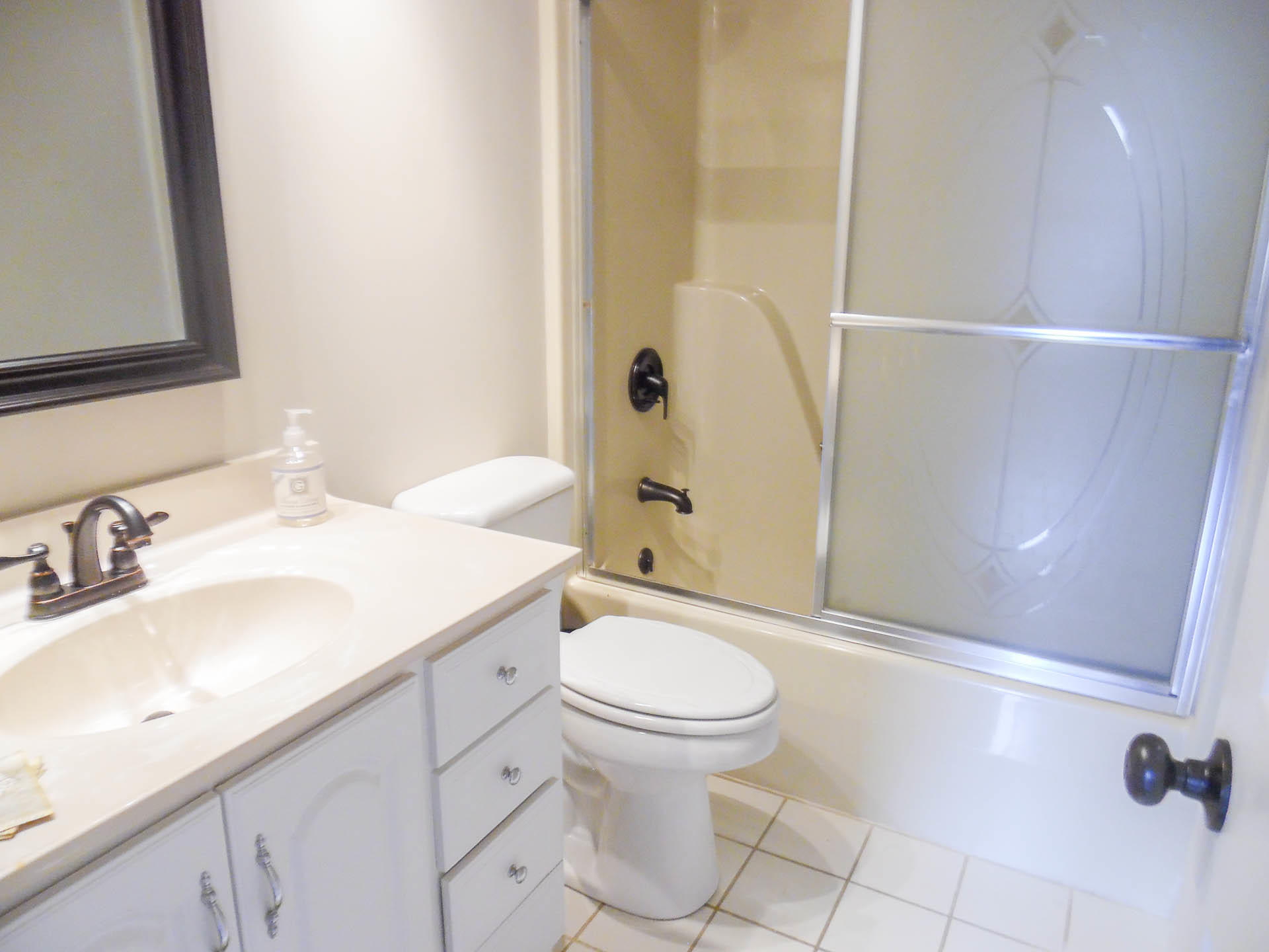 306 South Apache Road Clinton, TN 37716 - Photo 30 of 39 Hall Bathroom