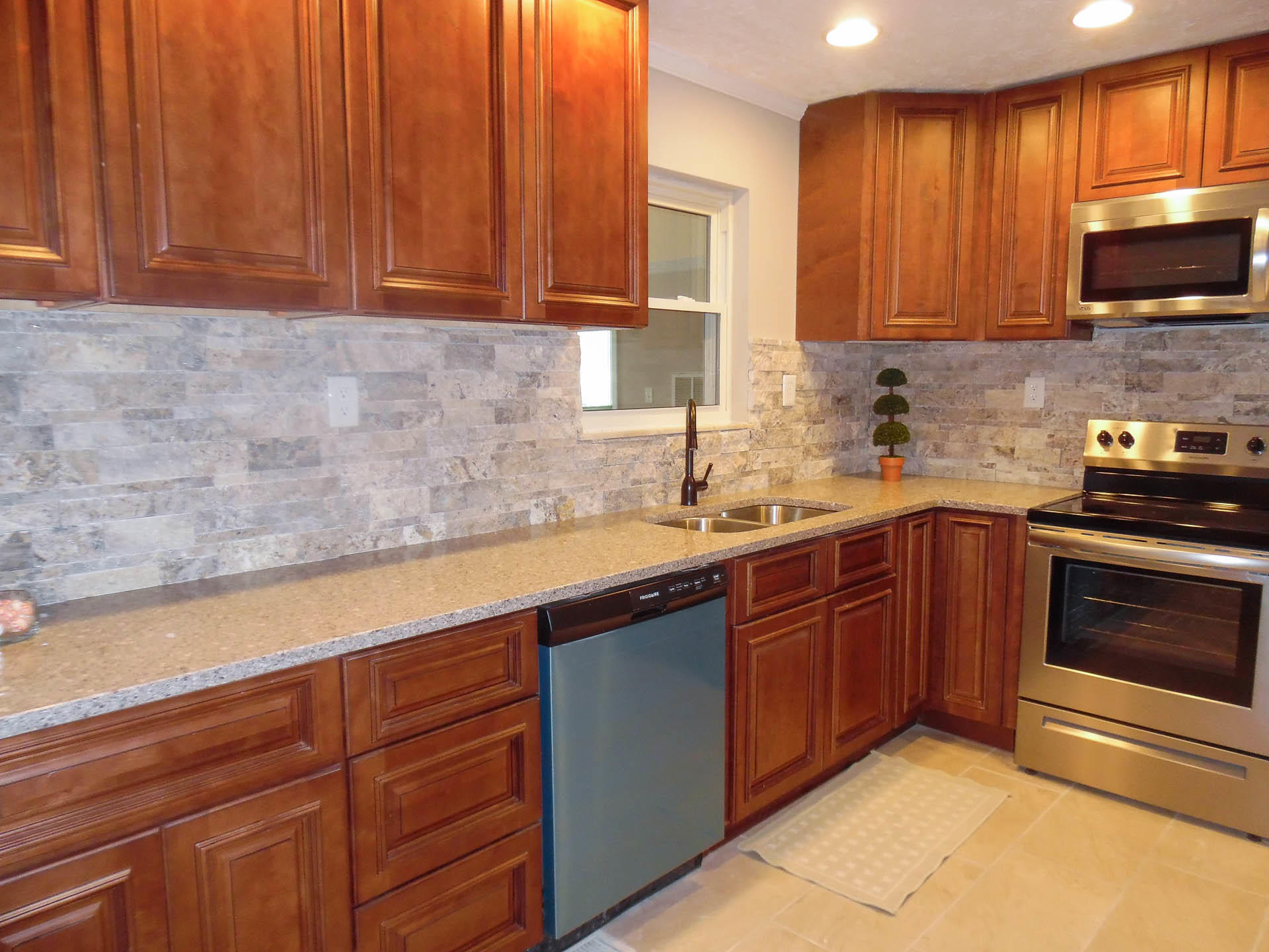 306 South Apache Road Clinton, TN 37716 - Photo 10 of 39 Tile Backsplash