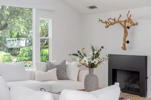 $3,950,000 | 2501 Pinot Way, St. Helena, CA 94574