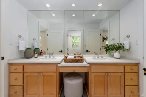 $3,950,000 | 2501 Pinot Way, St. Helena, CA 94574