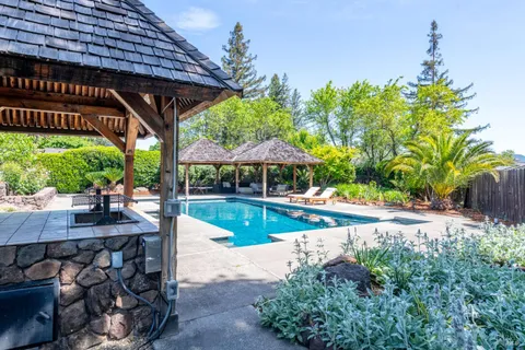 $3,950,000 | 2501 Pinot Way, St. Helena, CA 94574