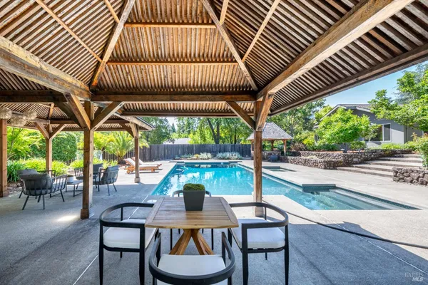 $3,950,000 | 2501 Pinot Way, St. Helena, CA 94574