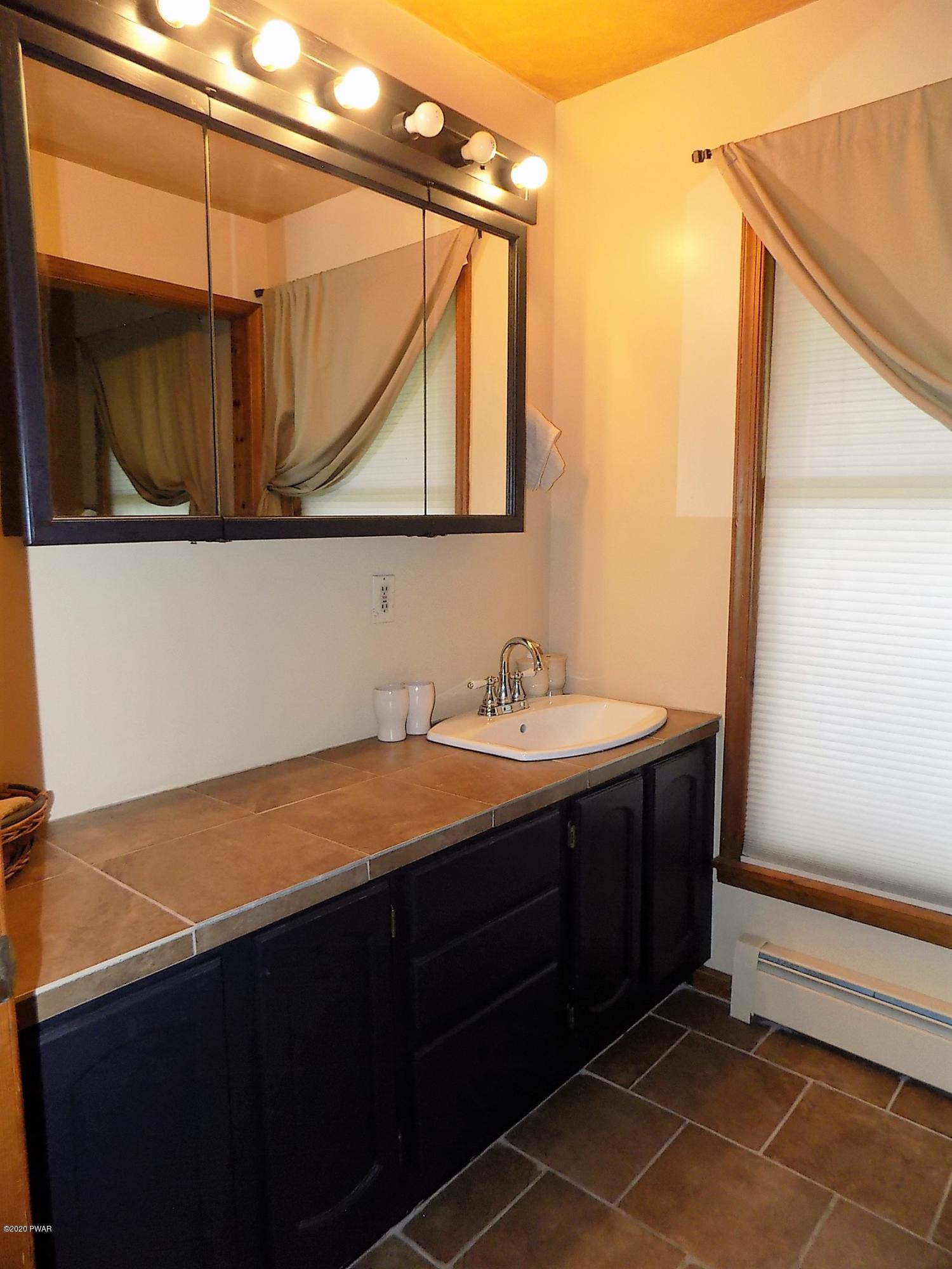 171 Valleyview Road Greentown, PA 18426 - Photo 60 of 111 Master bath