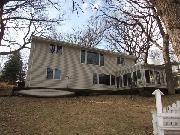 $325,900 | 403 West Amber Lake Drive, Fairmont, MN 56031