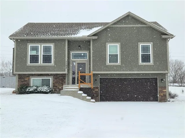 $314,900 | 1103 Southwest 10th Terrace, Oak Grove, MO 64075