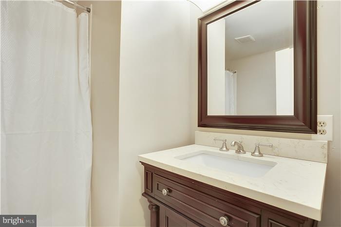 11056 Saffold Way Reston, VA 20190 - Photo 15 of 27 Bath