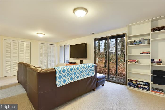 11056 Saffold Way Reston, VA 20190 - Photo 21 of 27 Family Room