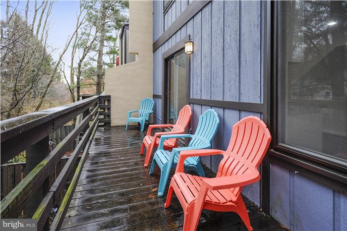 11056 Saffold Way Reston, VA 20190 - Photo 10 of 27 Exterior (Rear)
