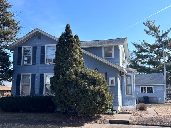 $89,000 | 2235 Pershing Boulevard, Clinton, IA 52732
