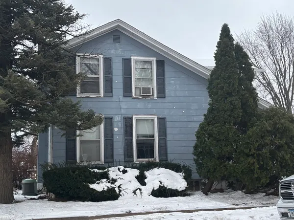 $89,000 | 2235 Pershing Boulevard, Clinton, IA 52732