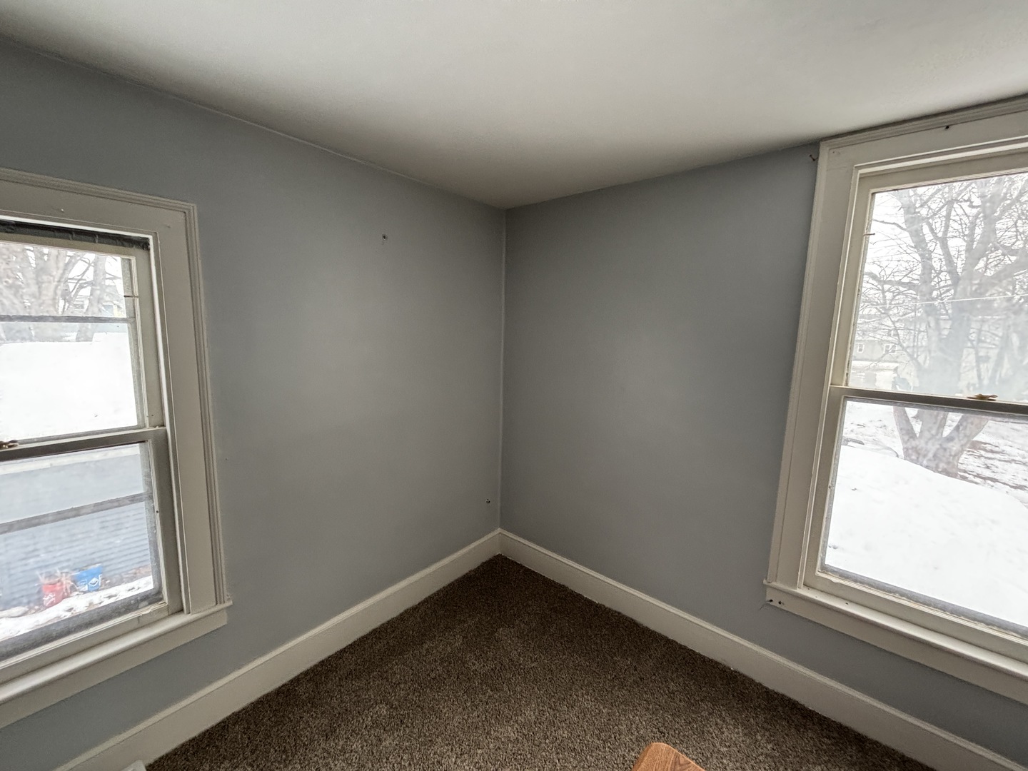 2235 Pershing Boulevard Clinton, IA 52732 - Photo 7 of 10 an empty room with a window