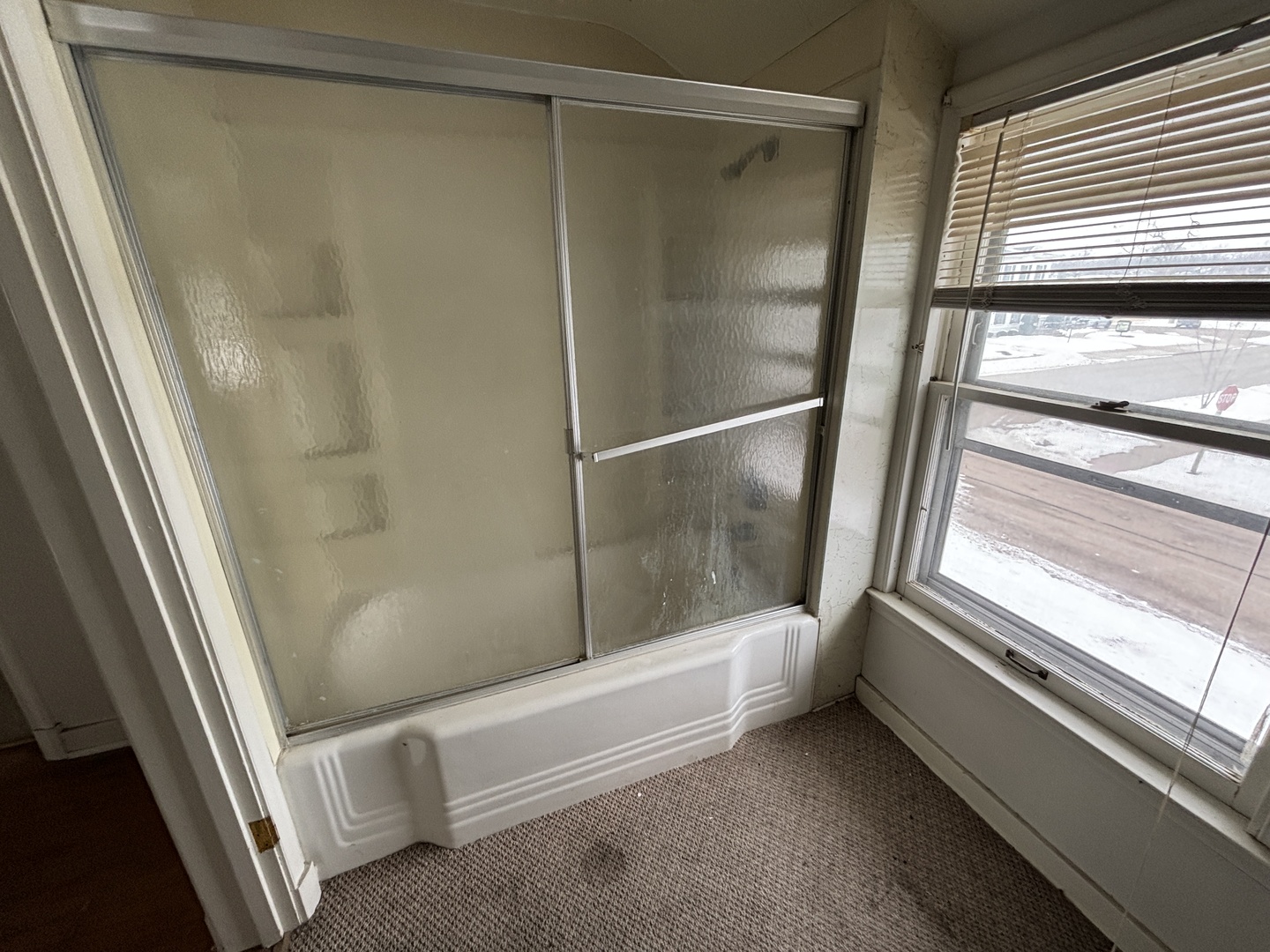 2235 Pershing Boulevard Clinton, IA 52732 - Photo 9 of 11