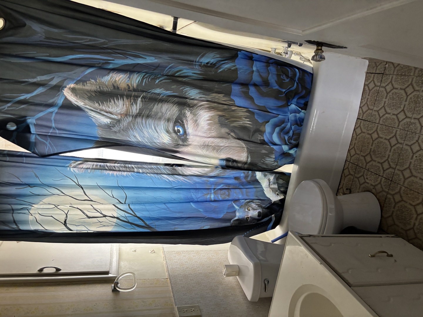 2235 Pershing Boulevard Clinton, IA 52732 - Photo 9 of 10 a view of entryway