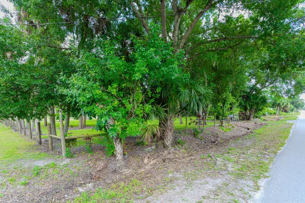$450,000 | 1100 Red Barn Rd N West, Moore Haven, FL 33471