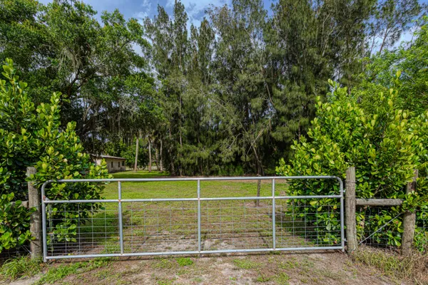 $450,000 | 1100 Red Barn Rd N West, Moore Haven, FL 33471