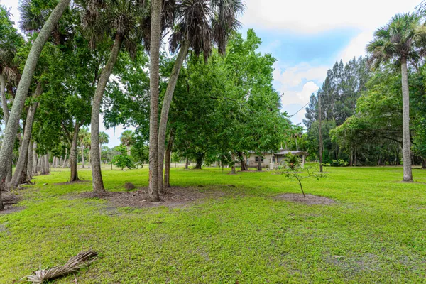 $450,000 | 1100 Red Barn Rd N West, Moore Haven, FL 33471