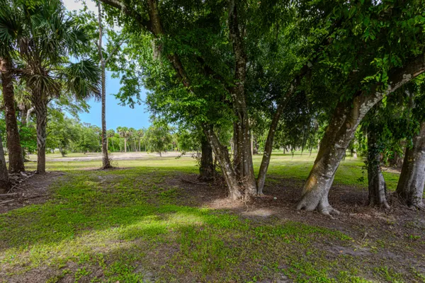 $450,000 | 1100 Red Barn Rd N West, Moore Haven, FL 33471