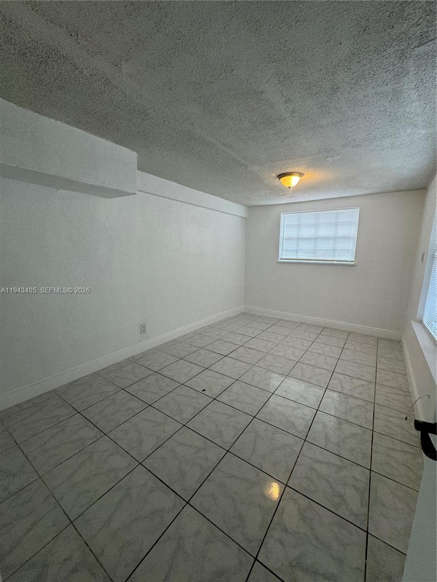 5819 Moseley Street Hollywood, FL 33021 - Photo 11 of 15 en empty room with windows