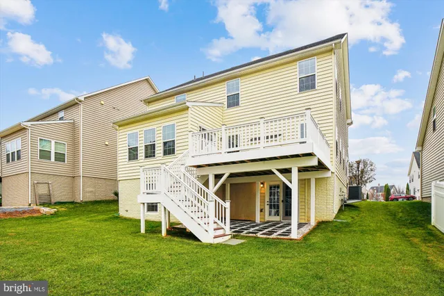 a view of parking area