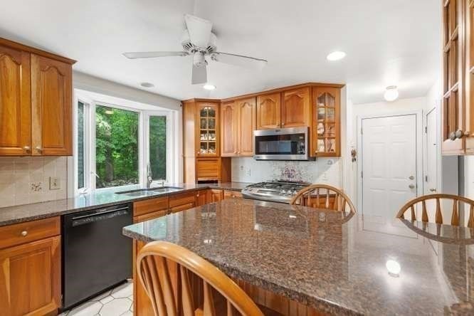 44 Quarry Lane Milton, MA 02186 - Photo 8 of 42