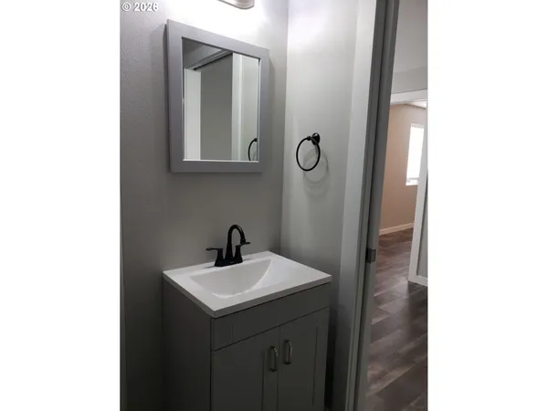 $1,460,000 | 612 Northeast Santiam Boulevard, Mill City, OR 97360