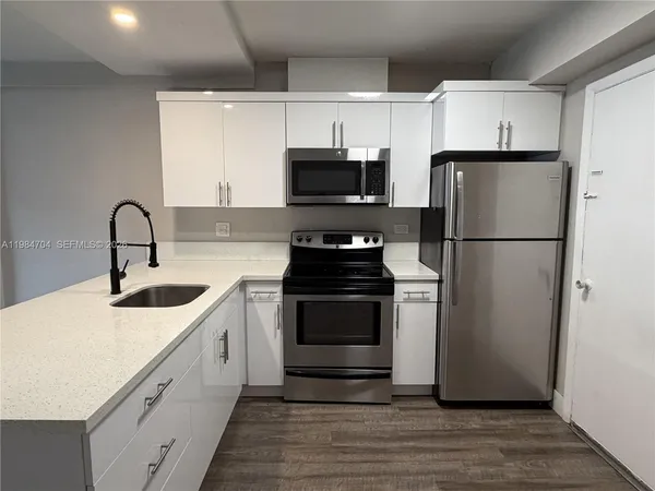 $2,250 | 805 West 30th Street, Unit 8, Hialeah, FL 33012