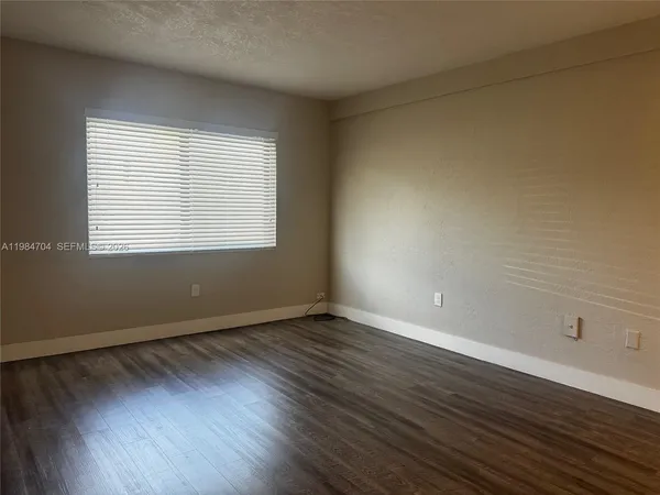 $2,200 | 805 West 30th Street, Unit 8, Hialeah, FL 33012