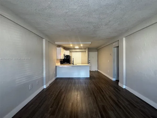 $2,200 | 805 West 30th Street, Unit 8, Hialeah, FL 33012
