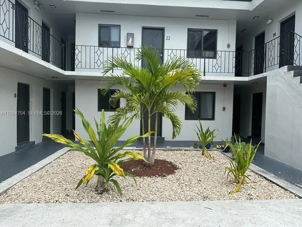 $2,250 | 805 West 30th Street, Unit 8, Hialeah, FL 33012
