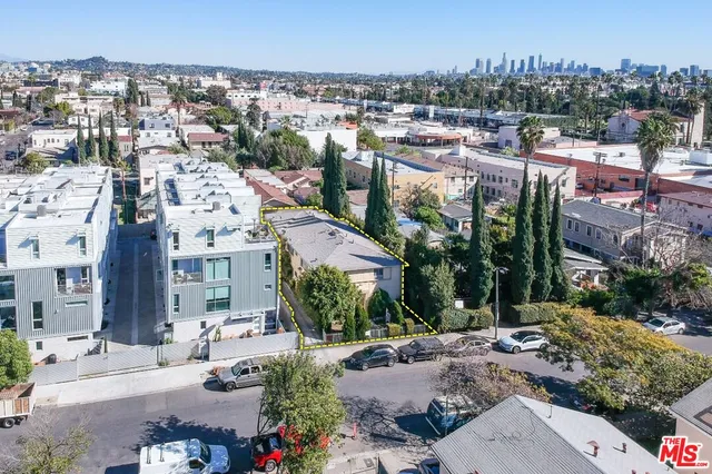 $2,195,000 | 1140 North Beachwood Drive, Los Angeles, CA 90038