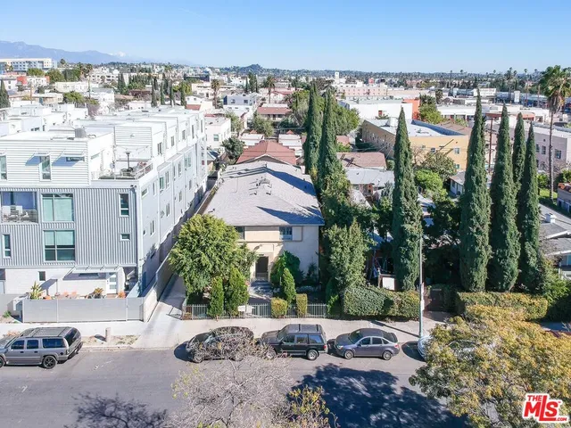 a view of a patio in backyard