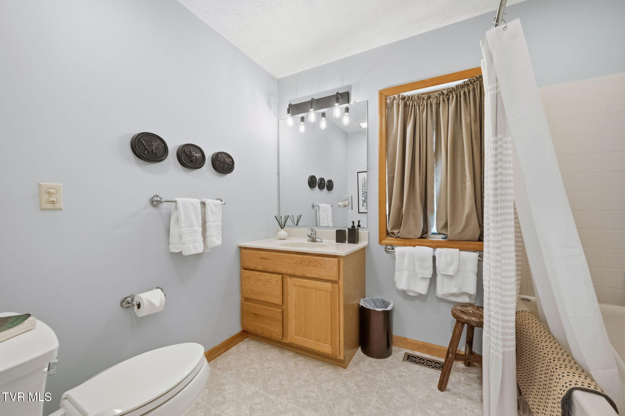 237 Candlewood Lane Butler, TN 37640 - Photo 22 of 42 Bathroom 1