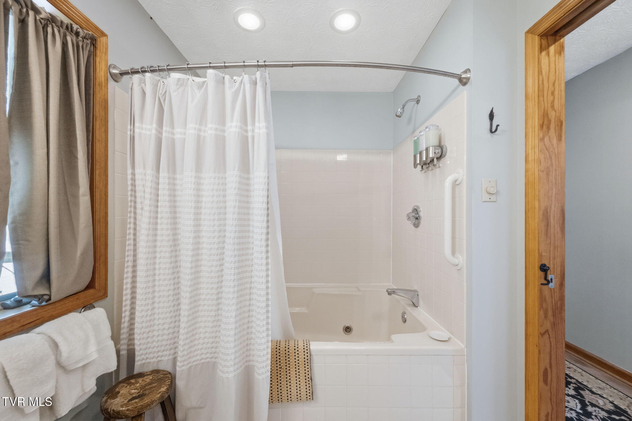 237 Candlewood Lane Butler, TN 37640 - Photo 23 of 42 Whirlpool tub